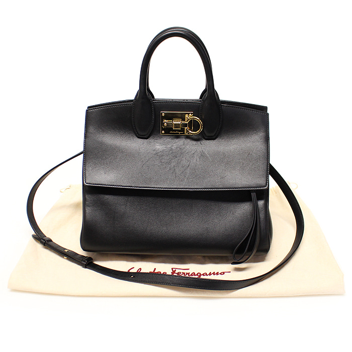 Ferragamo(페라가모) 21 H159 블랙 카프스킨 금장 간치니 스튜디오 스몰 2WAY