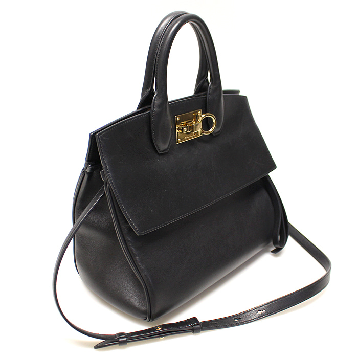 Ferragamo(페라가모) 21 H159 블랙 카프스킨 금장 간치니 스튜디오 스몰 2WAY